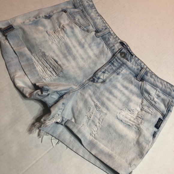 Silver Jeans Distressed Kellaline Shorts 1071 - Picture 3 of 7